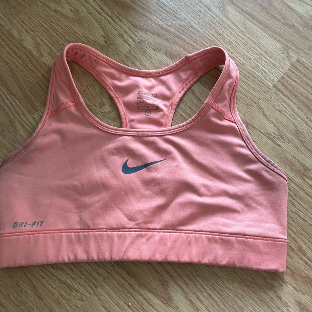 Nike sports bra size small color coral